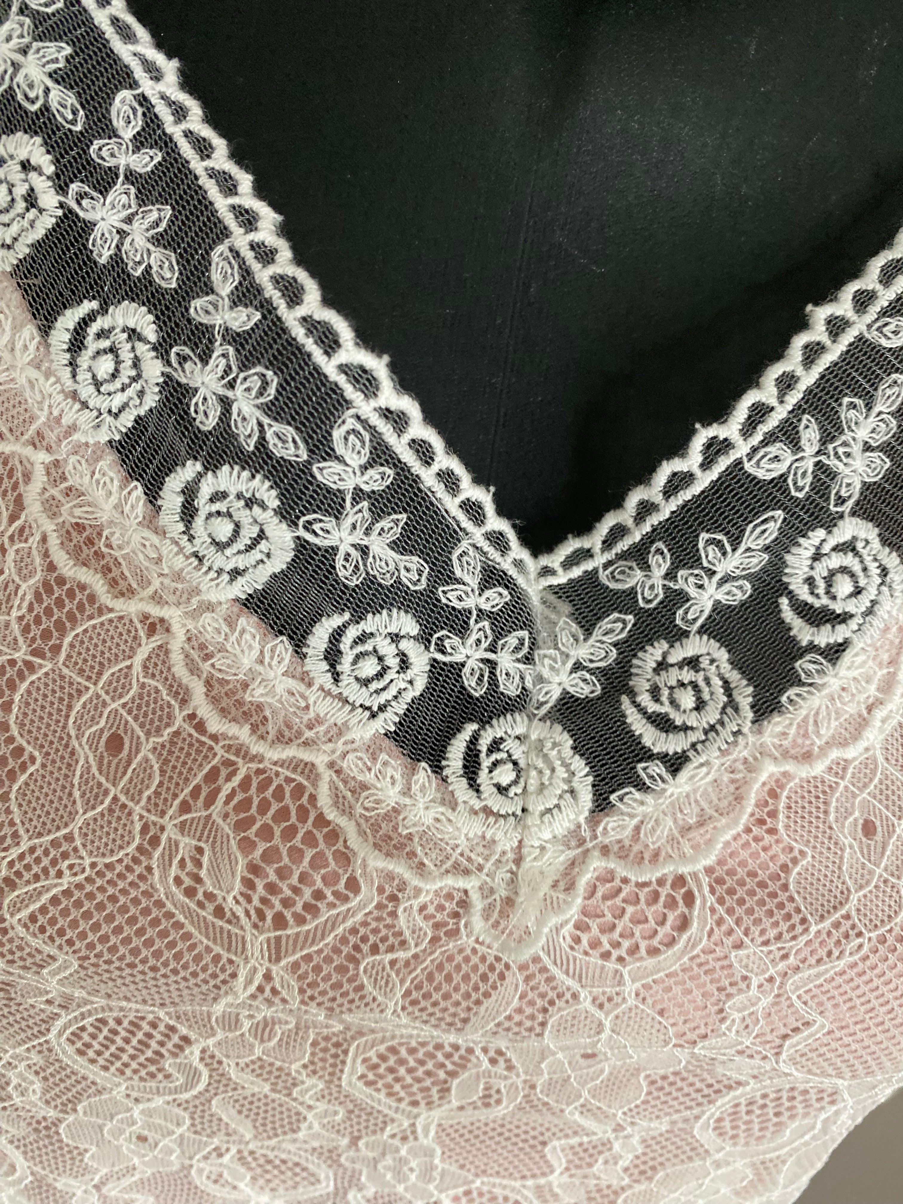 TOP DENTELLE ROSE /ECRU /NOIR  TU 34/42