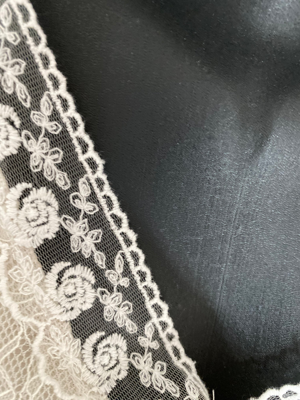 TOP DENTELLE ROSE /ECRU /NOIR  TU 34/42