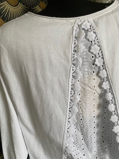 TOP FLEURS BLANC    36/42 petit 44