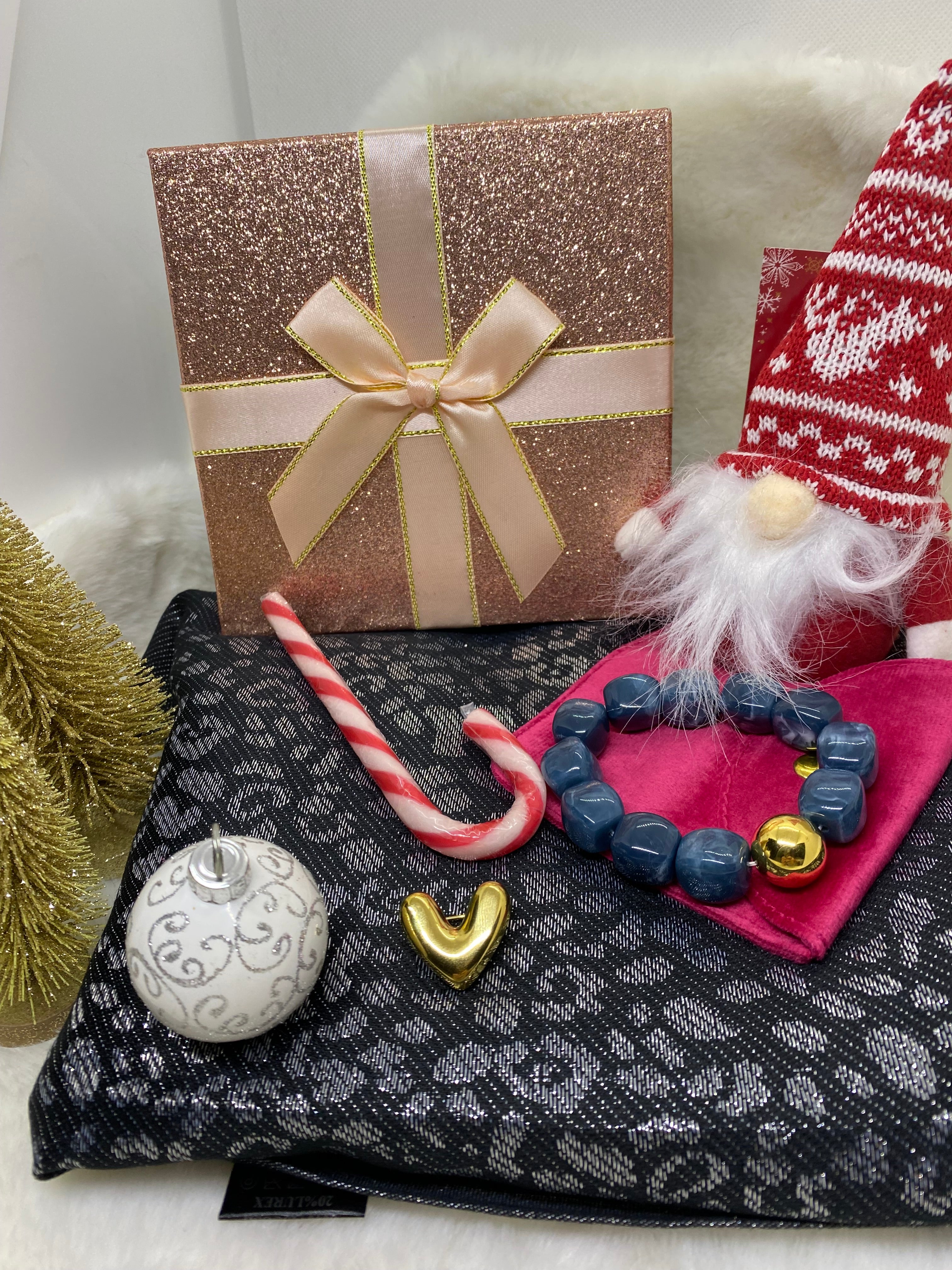 COFFRET DE NOEL  (ECHARPE LEO NOIRE , BRACELET POP CORN , BROCHE )