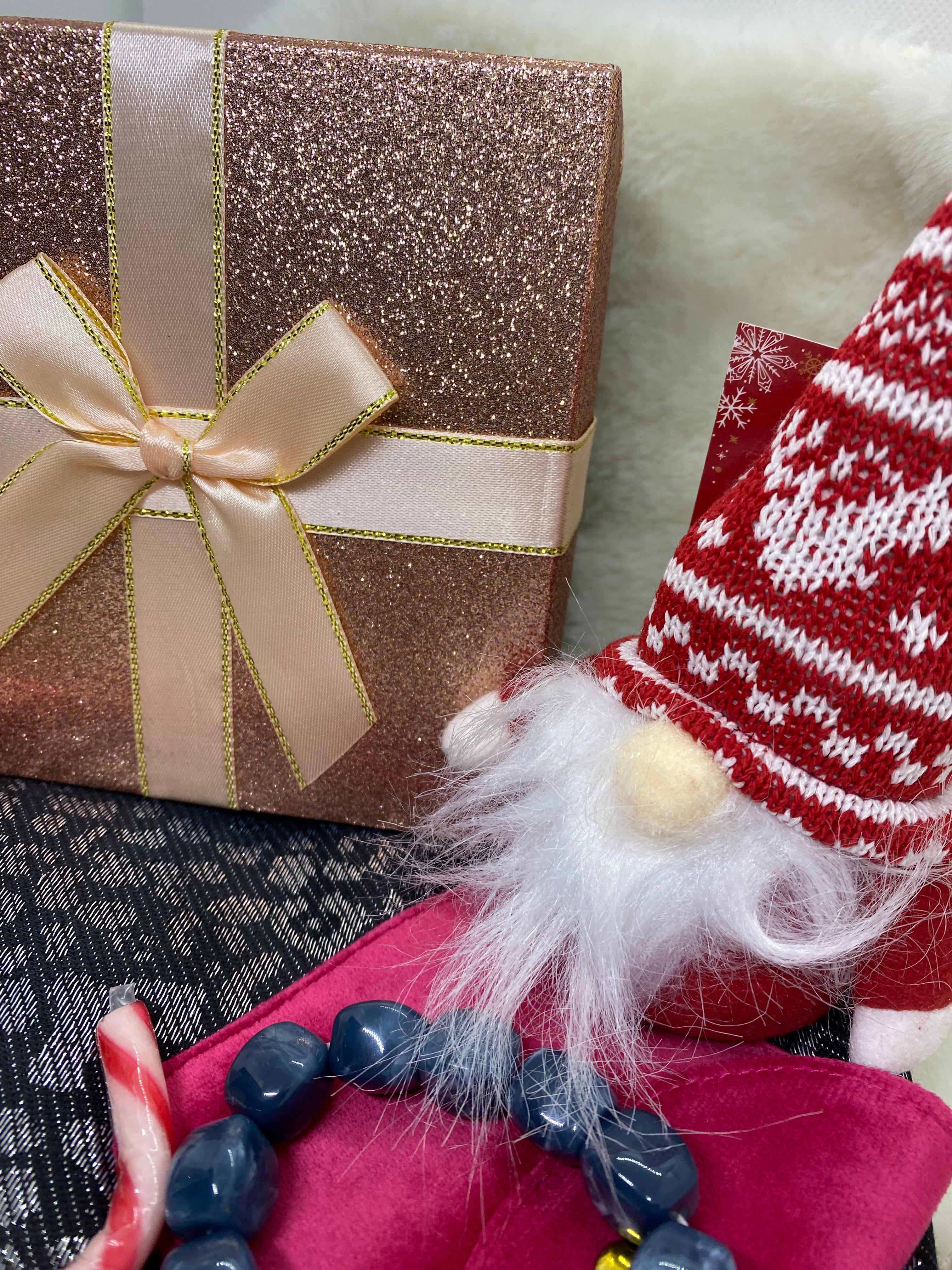 COFFRET DE NOEL  (ECHARPE LEO NOIRE , BRACELET POP CORN , BROCHE )