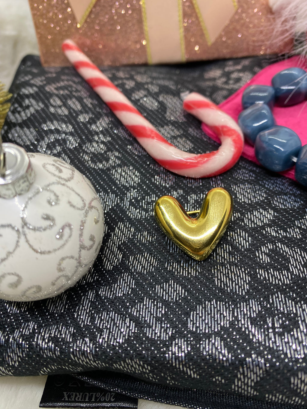 COFFRET DE NOEL  (ECHARPE LEO NOIRE , BRACELET POP CORN , BROCHE )