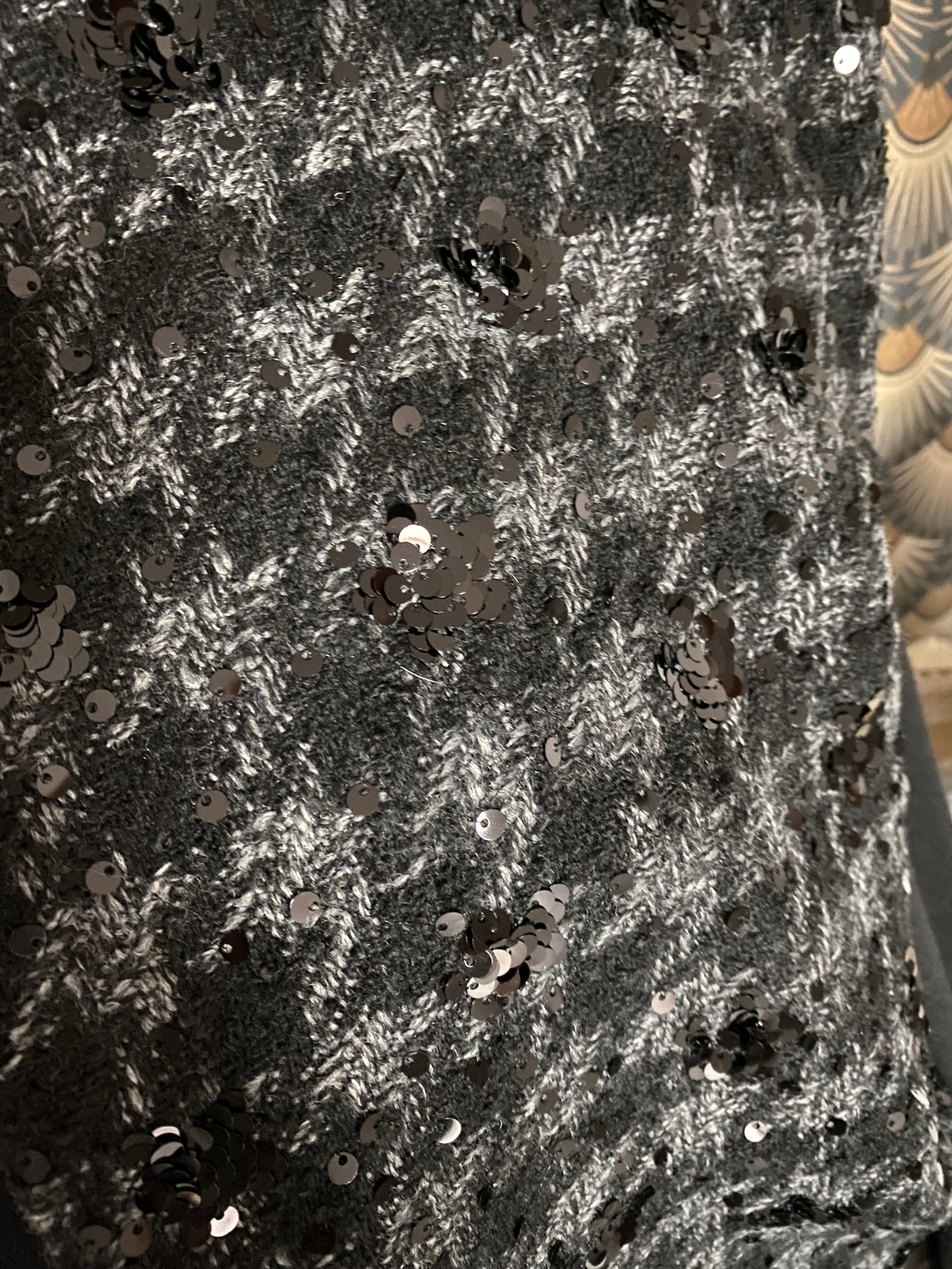 VESTE  TWEED ET SEQUINS   SANS MANCHE  Taille L/XL