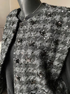 VESTE  TWEED ET SEQUINS   SANS MANCHE  Taille L/XL