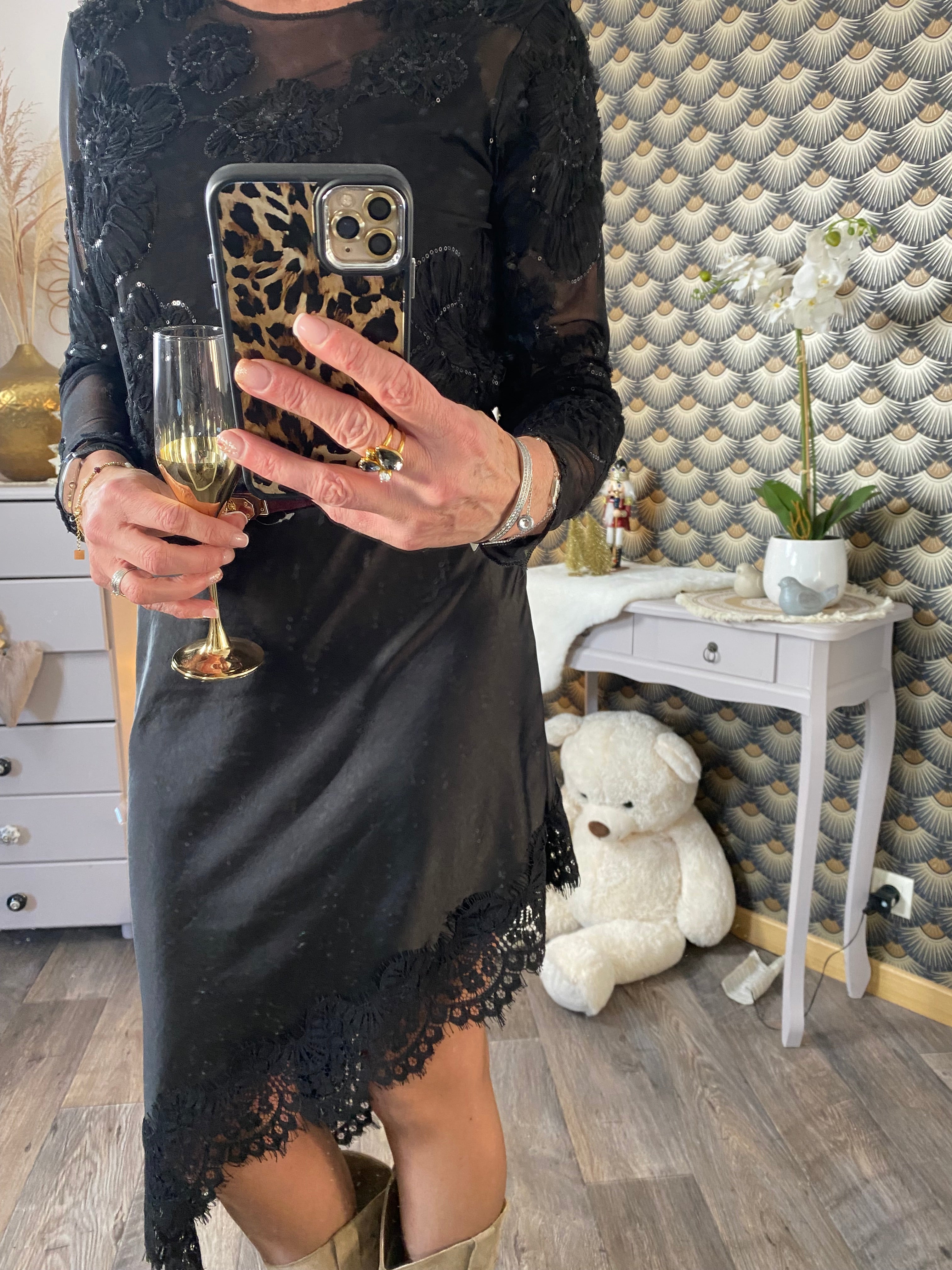 TOP DENTELLE ET SEQUIN  TU 34/42