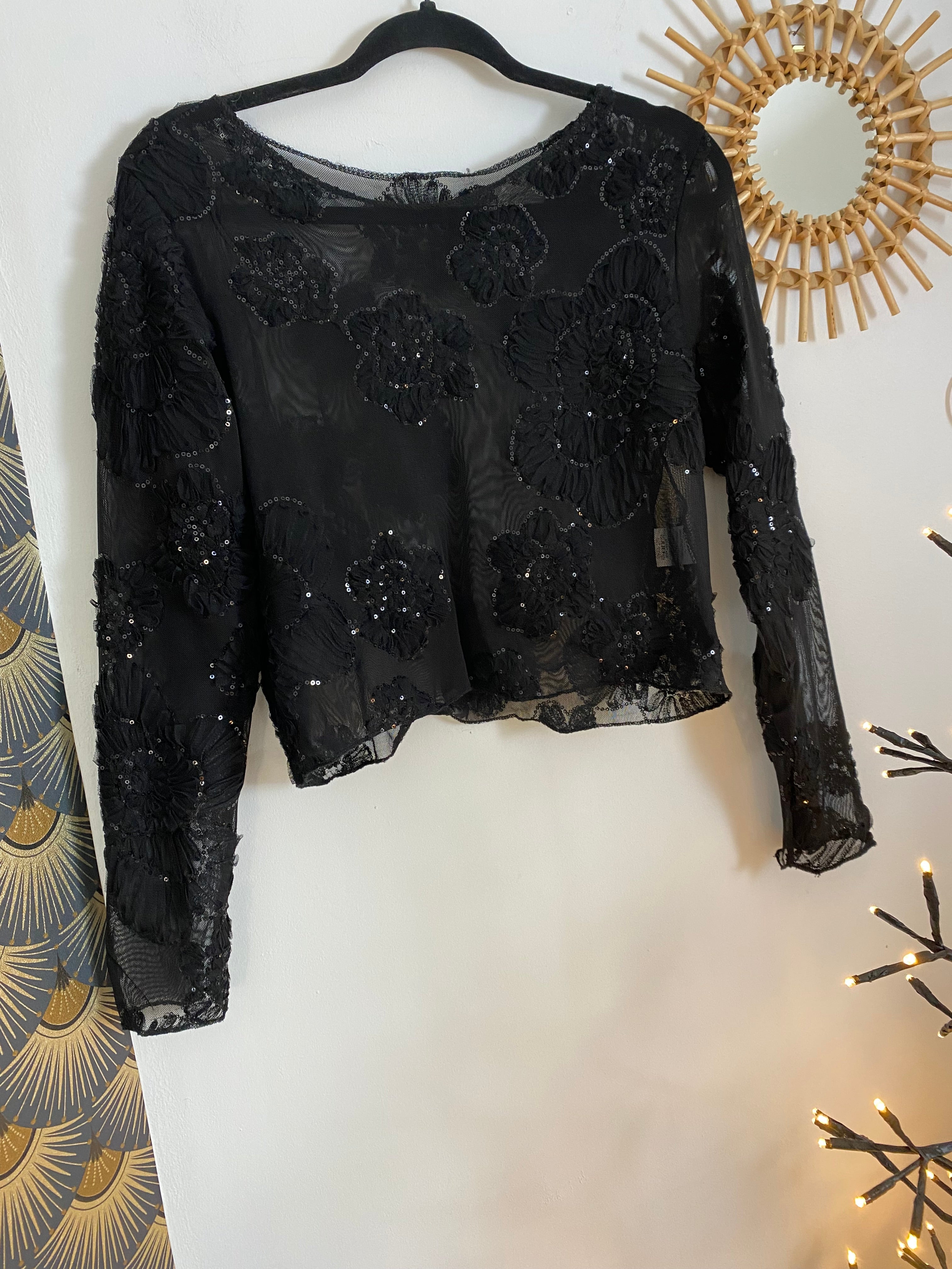 TOP DENTELLE ET SEQUIN  TU 34/42