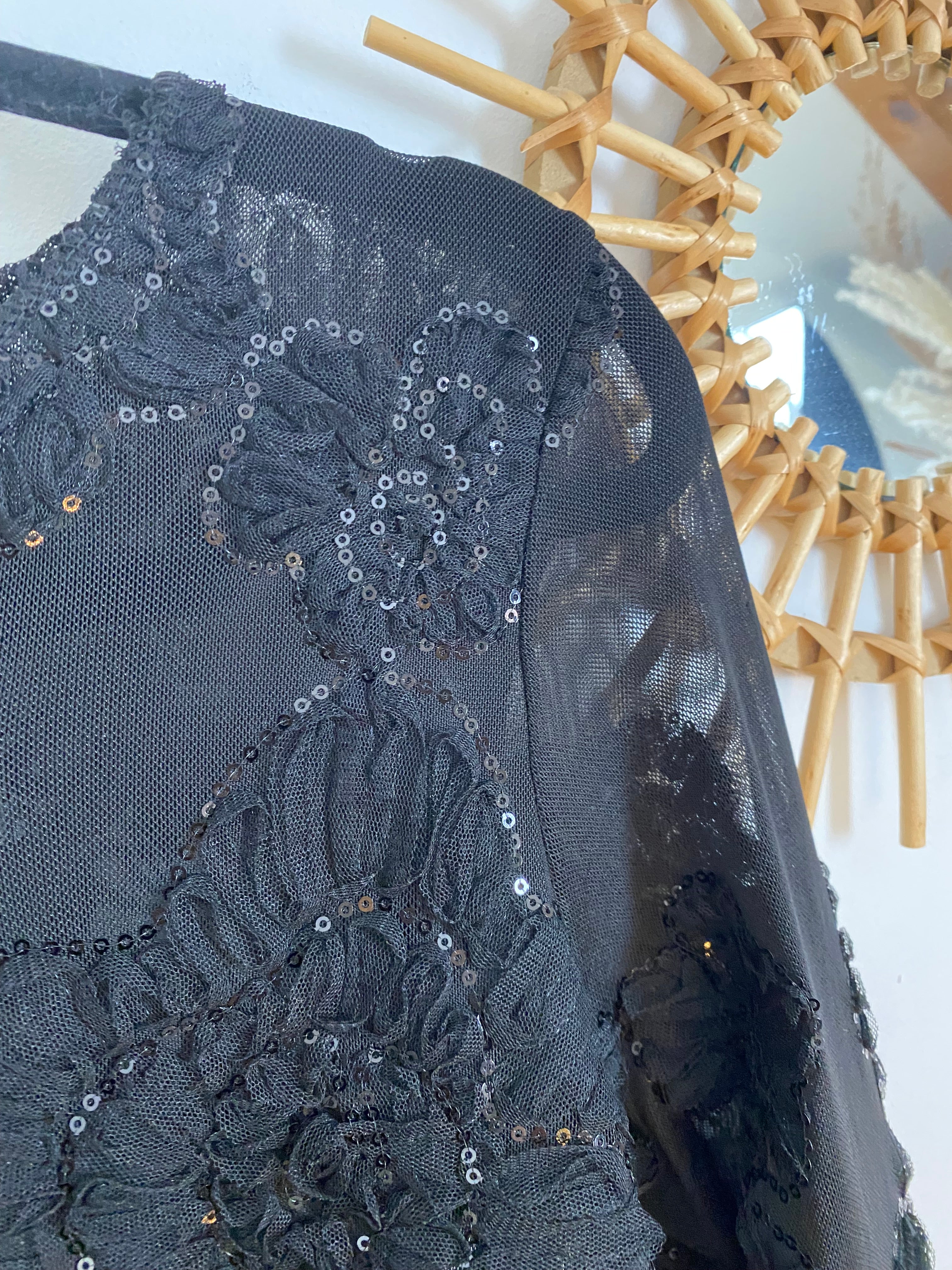 TOP DENTELLE ET SEQUIN  TU 34/42