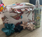 ENSEMBLE TROUSSE DE TOILETTE THE CORNER AVEC PINCES A CHEVEUX ET BRUME SCINTILLANTE