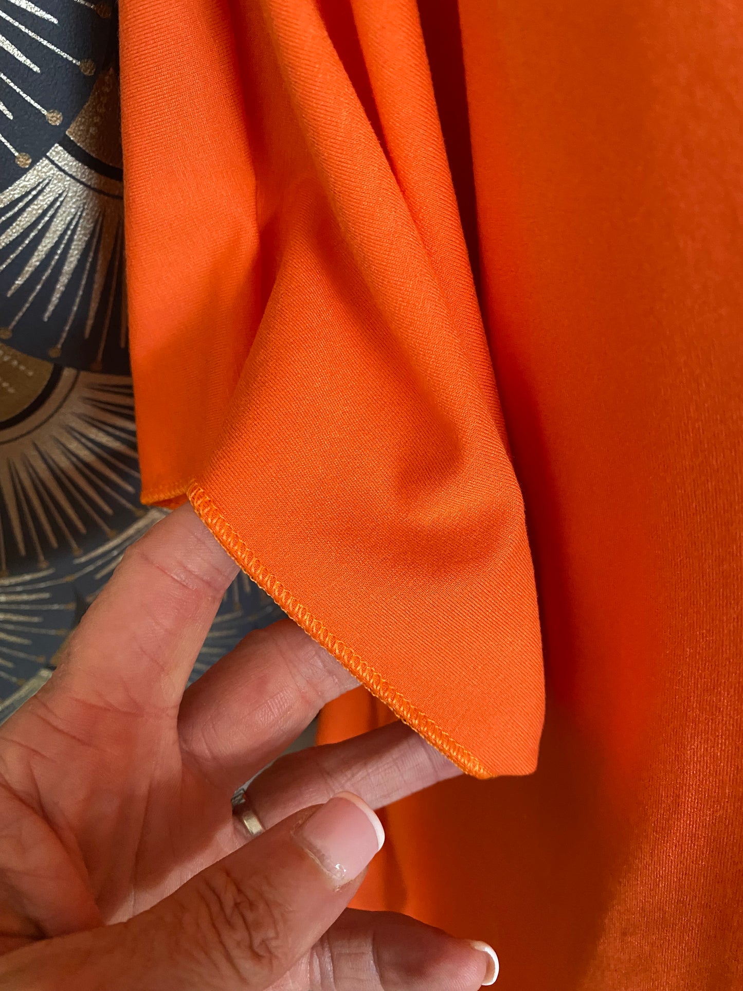 TOP STELLA 42/48  DEUX COLORIS ( BLANC CASSE ET ORANGE)