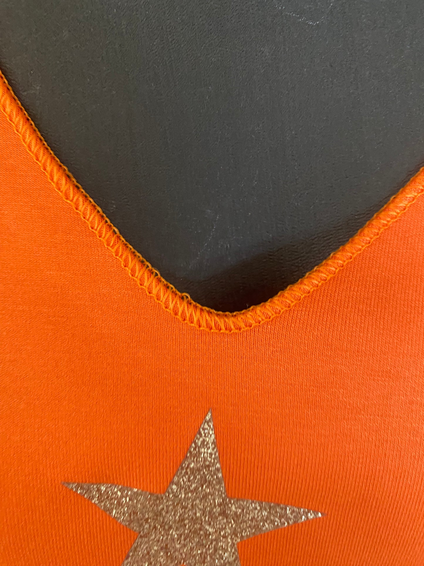 TOP STELLA 42/48  DEUX COLORIS ( BLANC CASSE ET ORANGE)