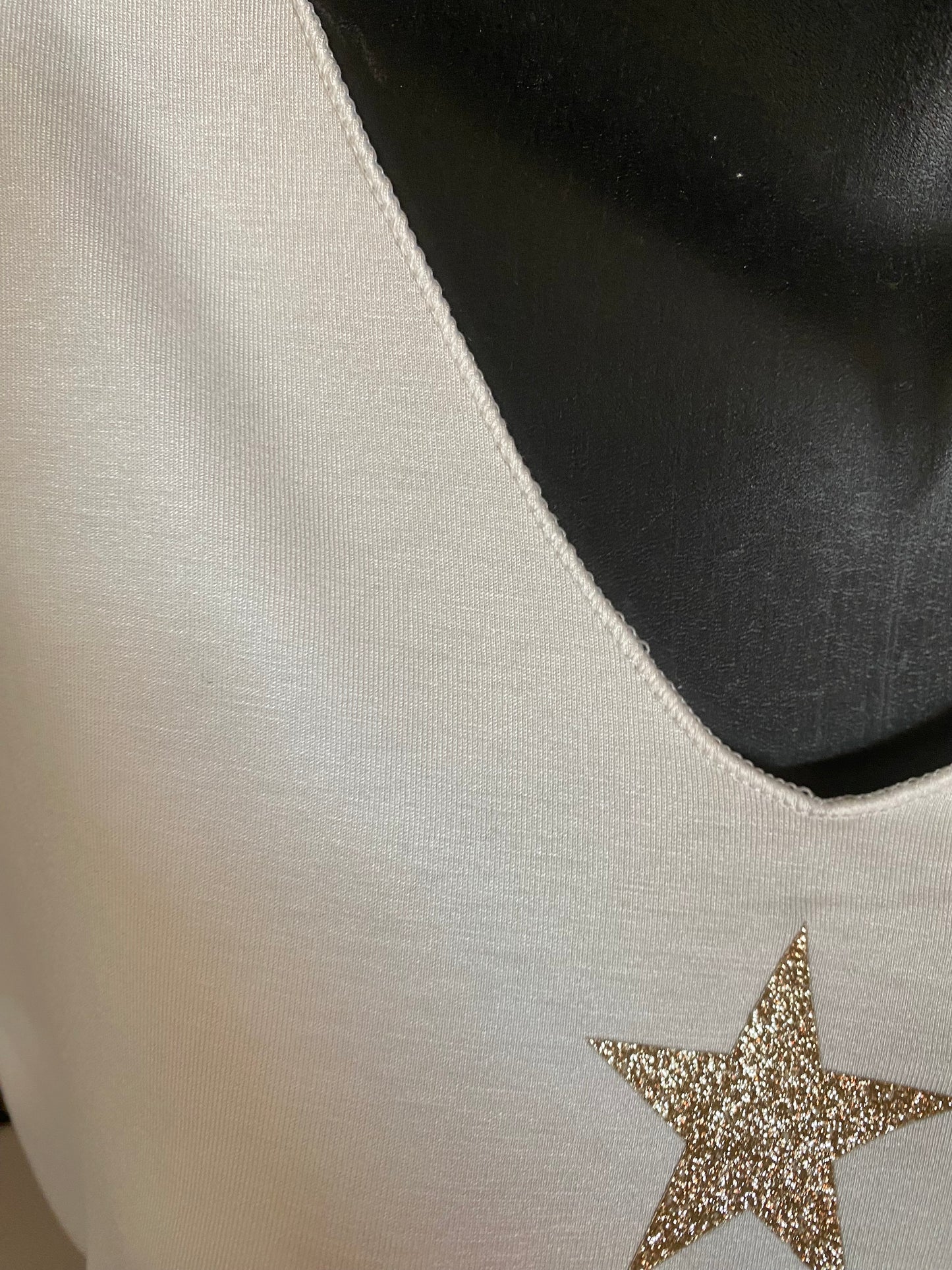 TOP STELLA 42/48  DEUX COLORIS ( BLANC CASSE ET ORANGE)