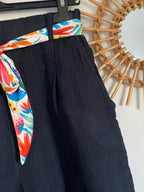 SHORT LIN CEINTURE FLORAL   36/42  petit 44  TROIS COULEURS  ( BLEU , BLANC , ECRU )