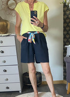 SHORT LIN CEINTURE FLORAL   36/42  petit 44  TROIS COULEURS  ( BLEU , BLANC , ECRU )