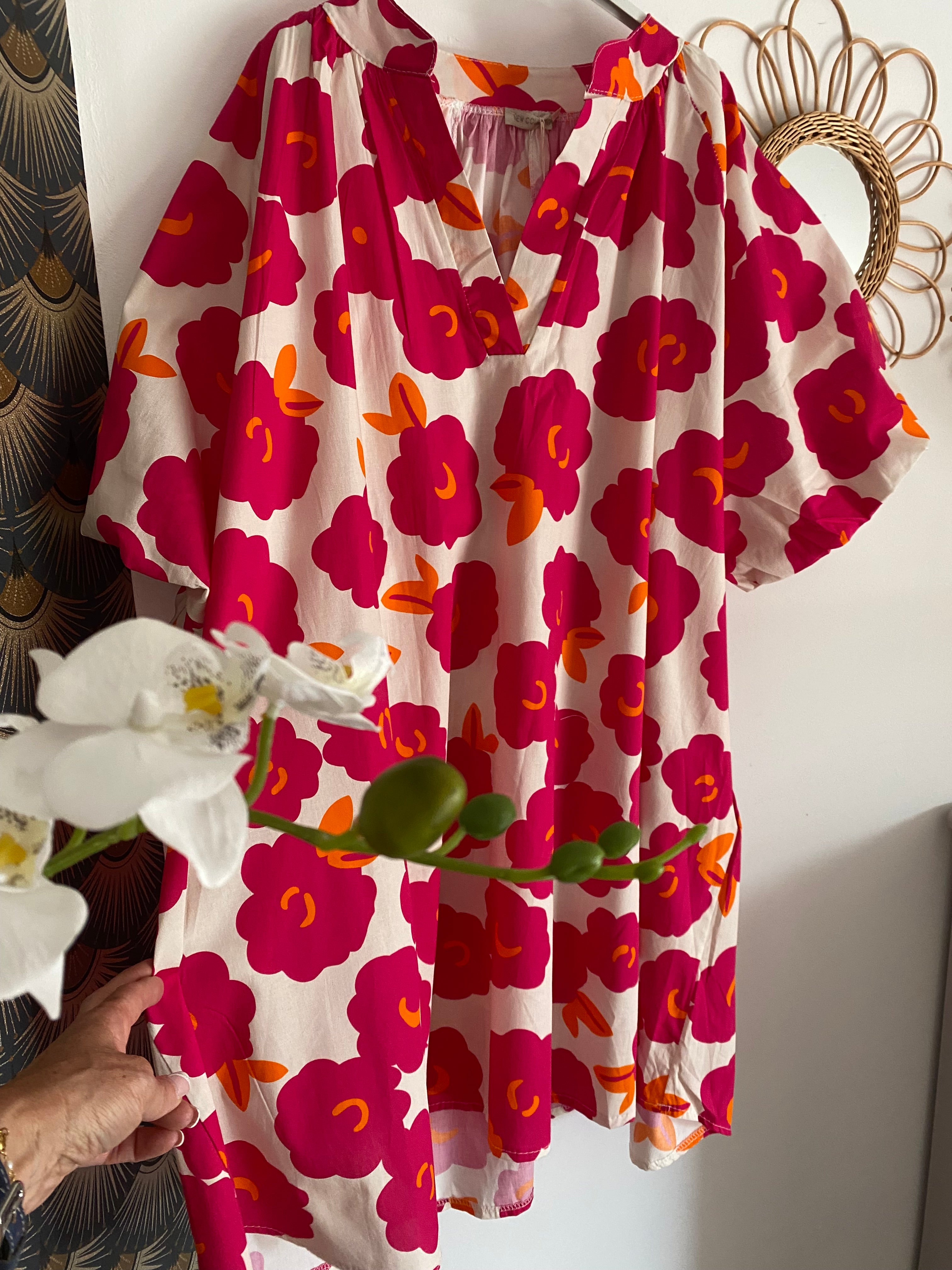 ROBE COURTE   FLEURS FUSHIA  TU 38/48