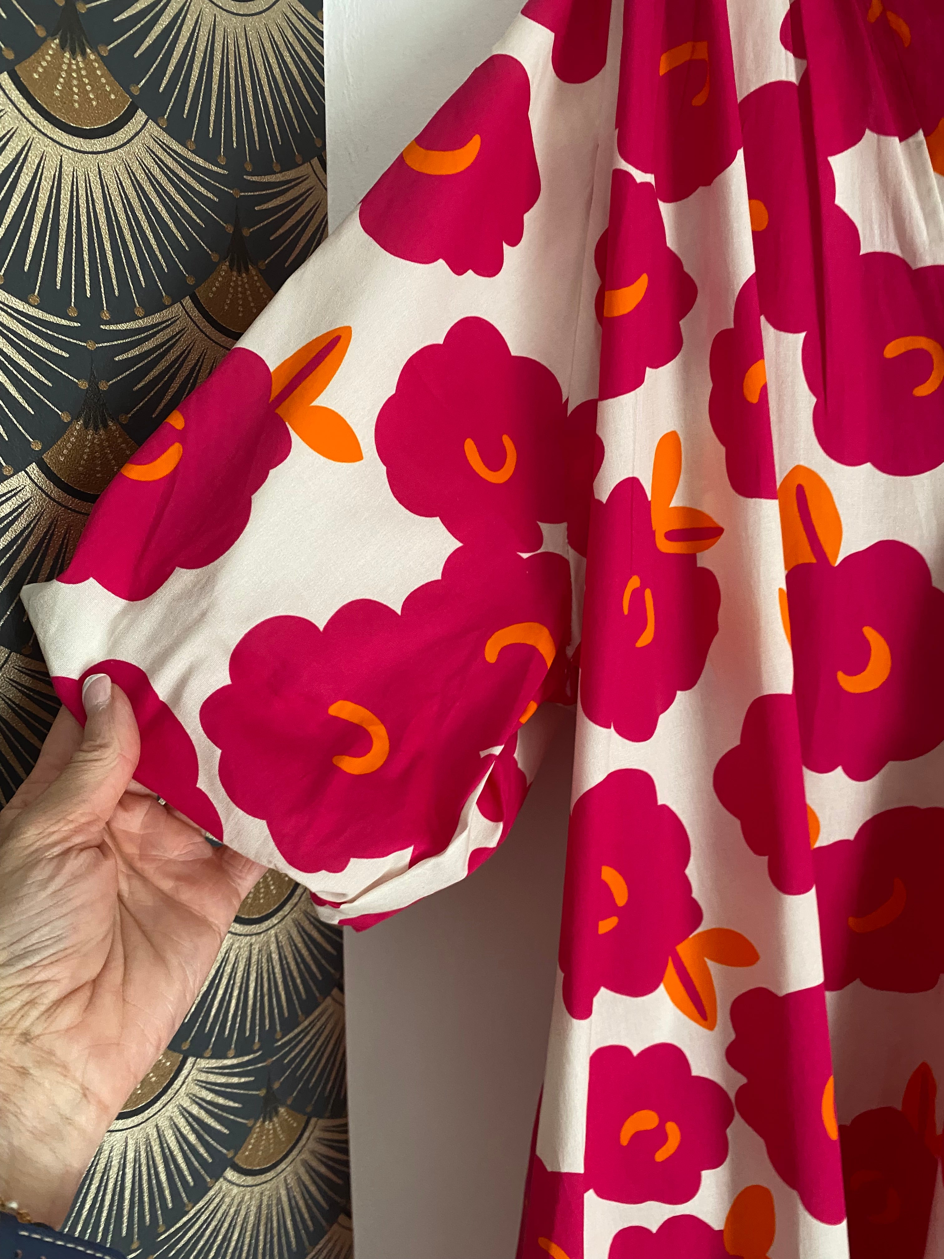 ROBE COURTE   FLEURS FUSHIA  TU 38/48