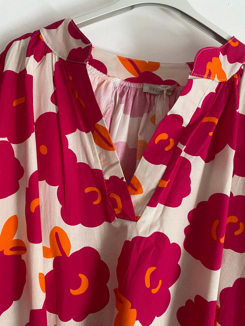 ROBE COURTE   FLEURS FUSHIA  TU 38/48