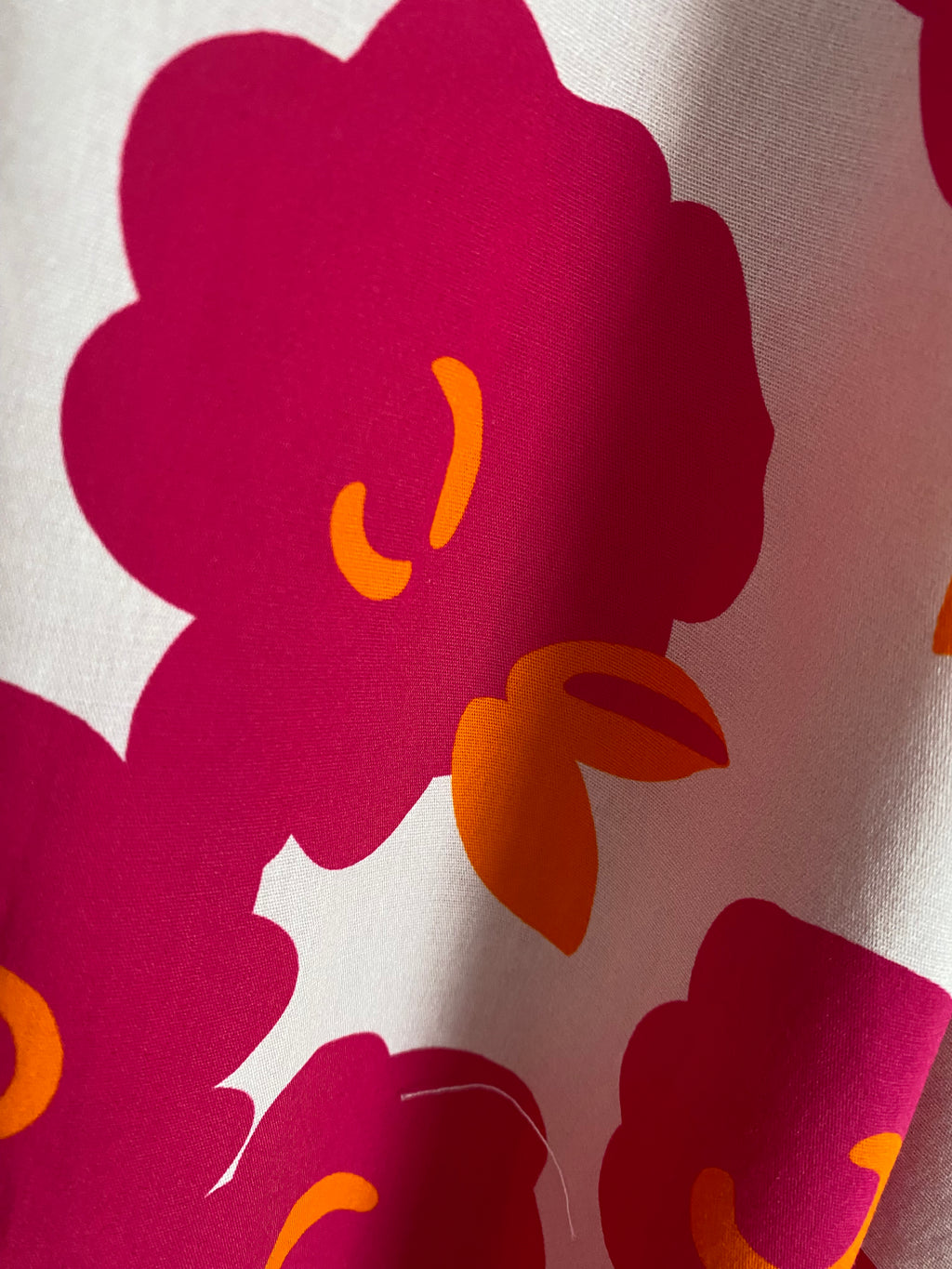 ROBE COURTE   FLEURS FUSHIA  TU 38/48