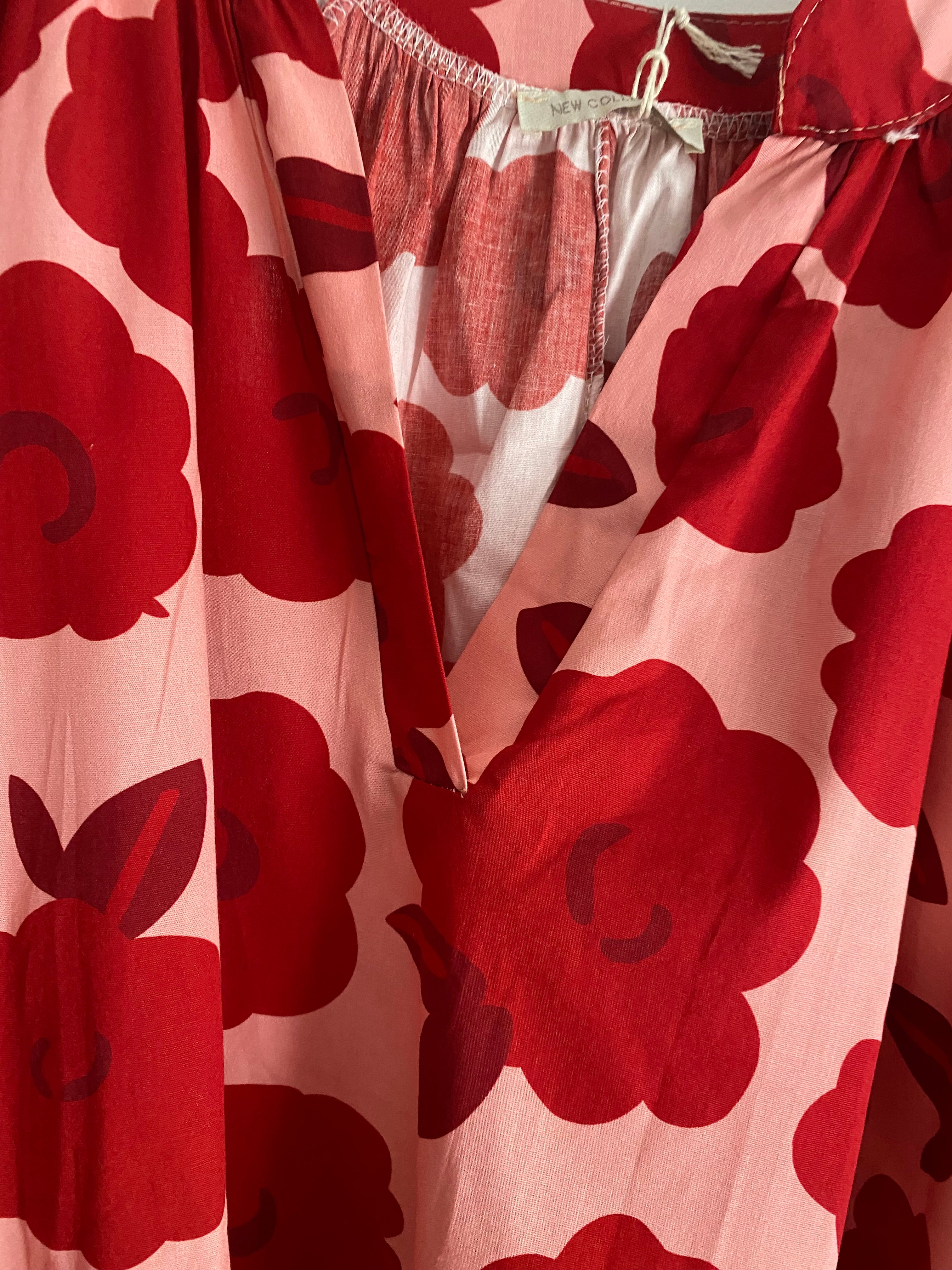 ROBE COURTE   FLEURS ROUGE   TU 38/48