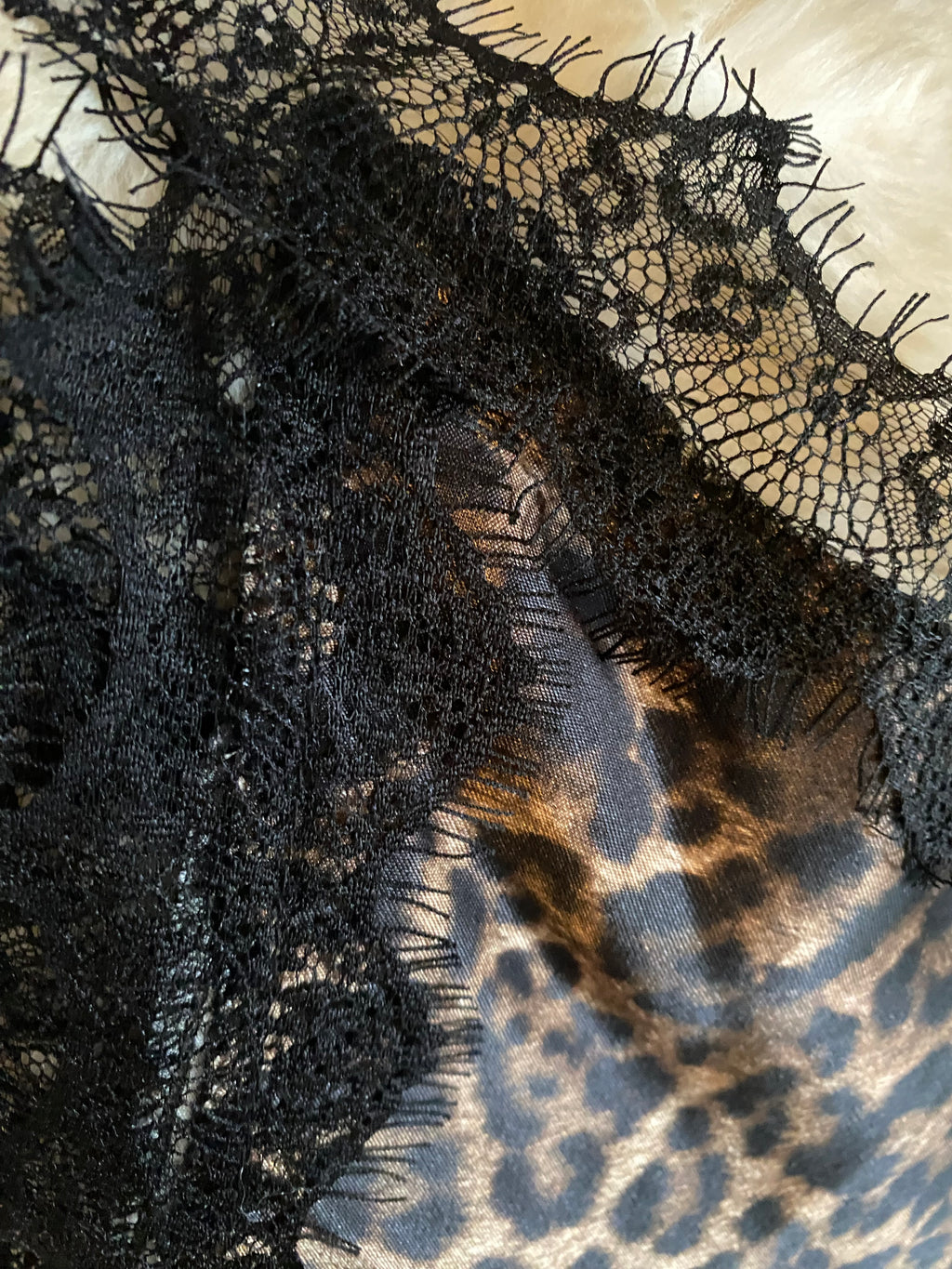 TOP DENTELLE LEOPARD ASYMETRIQUE   TU 38/44