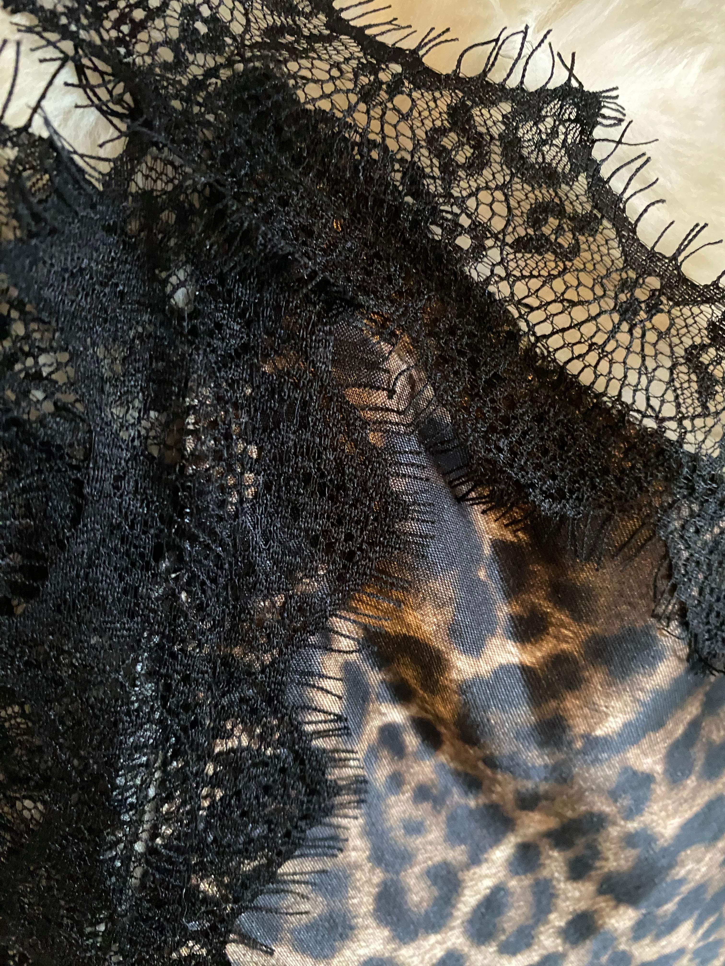 TOP DENTELLE LEOPARD ASYMETRIQUE   TU 38/44