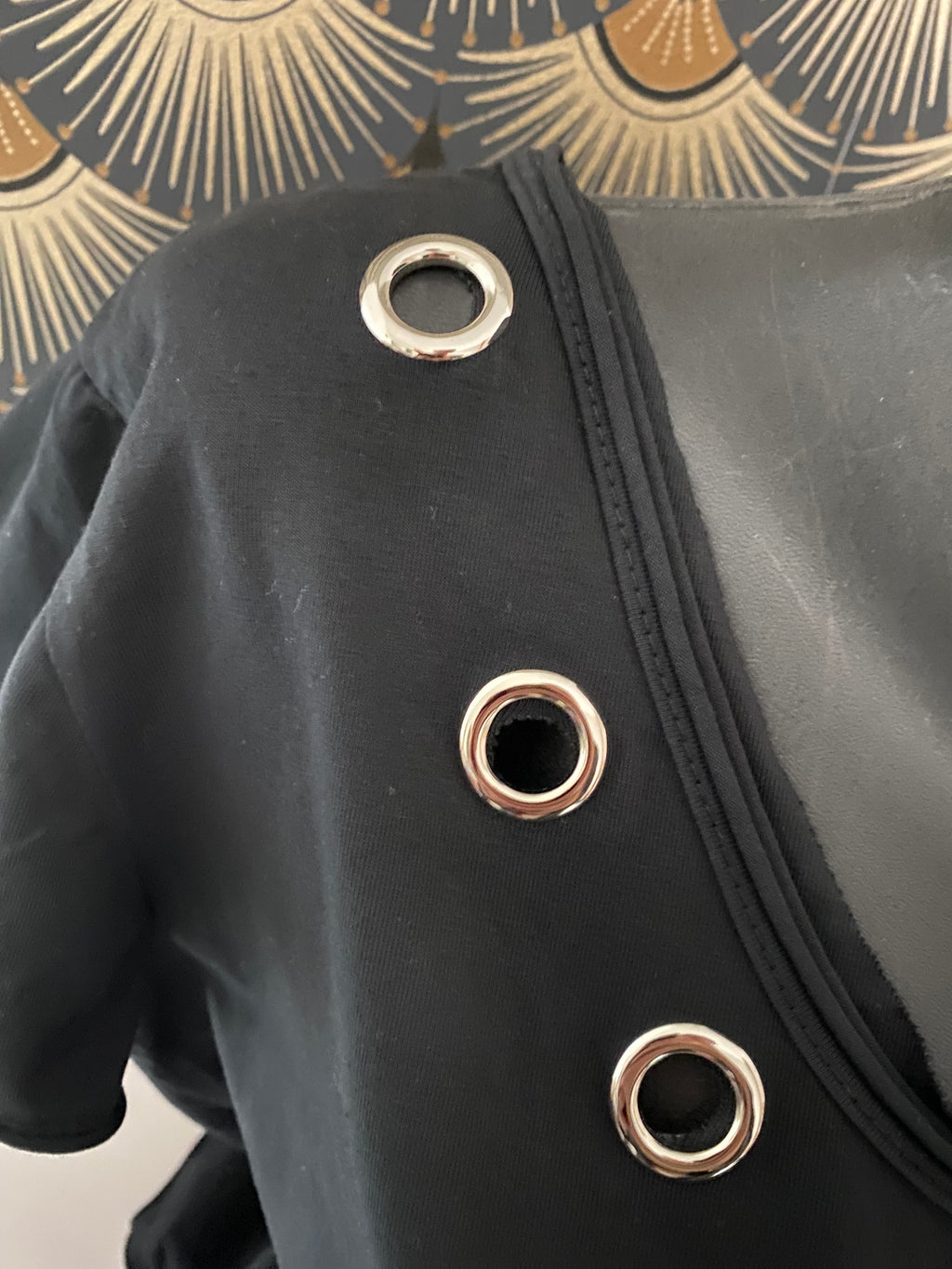 TOP OEILLET NOIR   TU 38/46