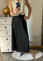 JUPE SATIN LONGUE NOIRE   36/42