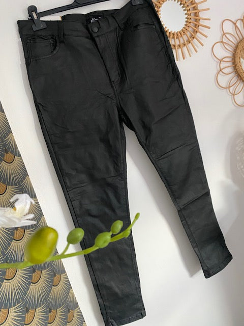 PANTALON EFFET HUILE MAT    38/44//48
