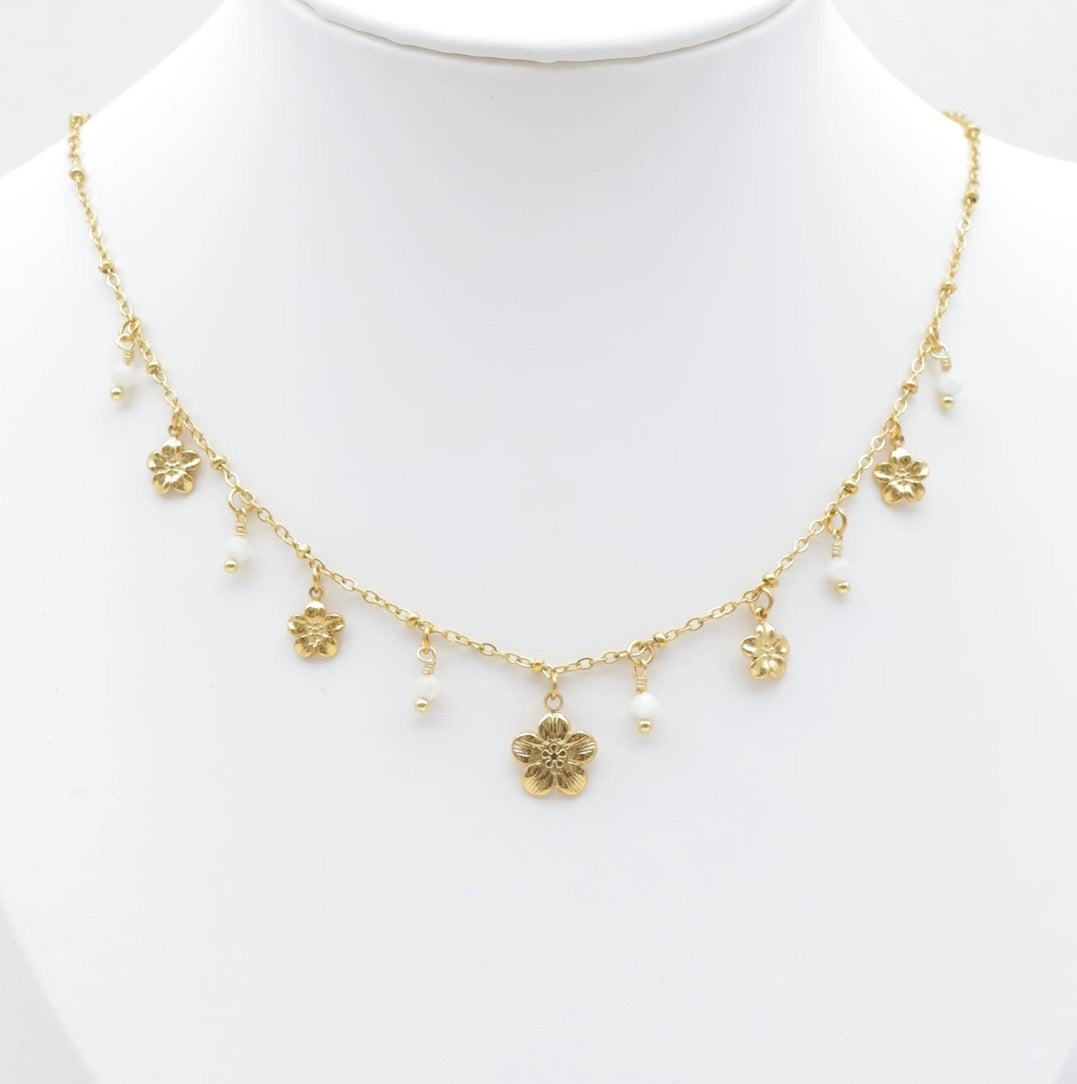 COLLIER FLEUR PERLES BLANCHES ACIER INOXYDABLE DORE