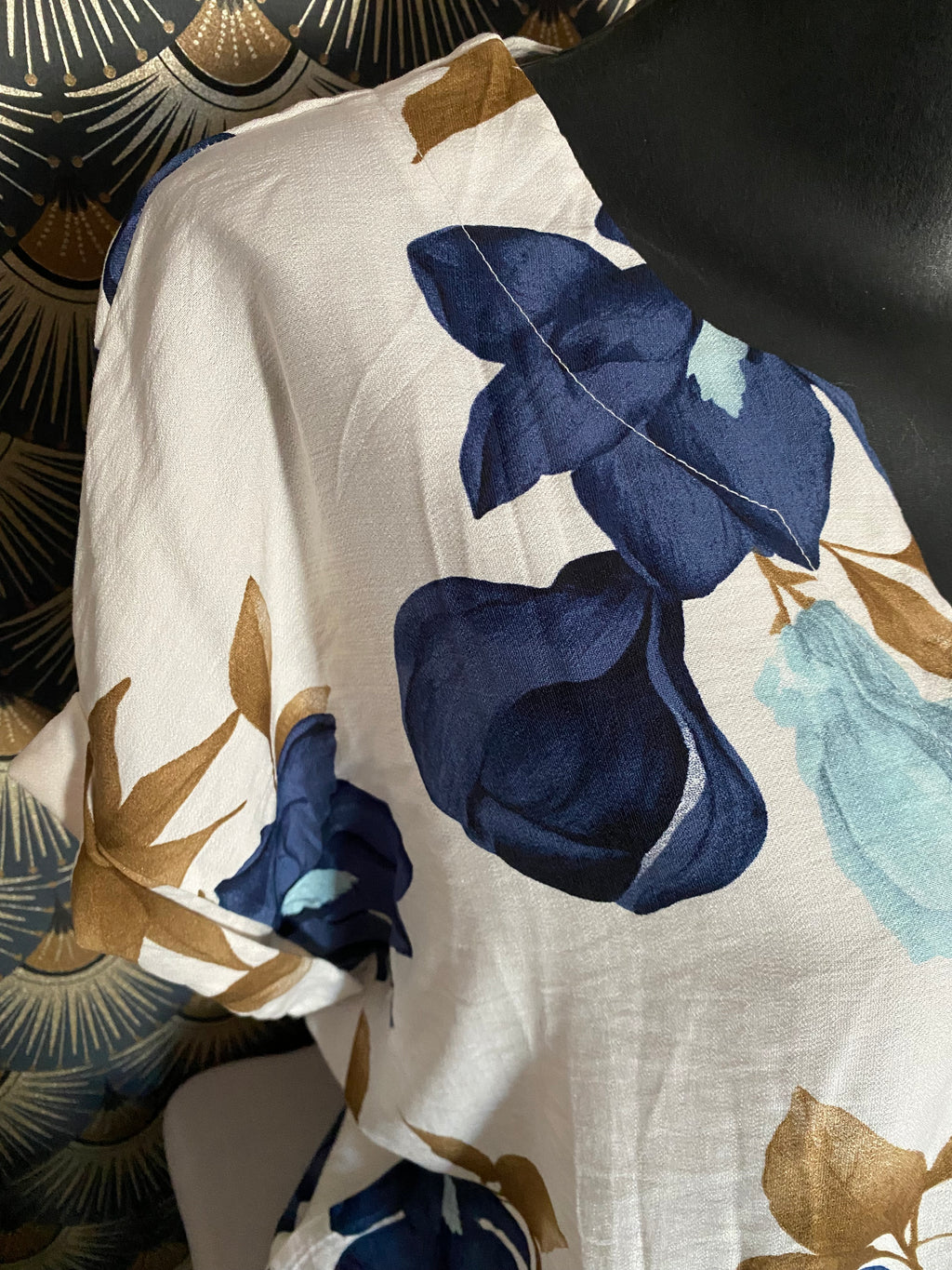 TOP VISCOSE FLEUR BLEU MARINE   TU 38/46