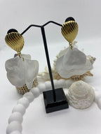 BOUCLES D'OREILLES  BLANCHES  SAINTE ANNE